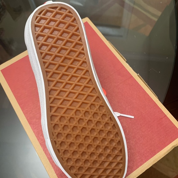 VANS - Picture 3 of 5